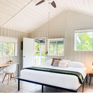 Monstera Bungalow, Spacious, King Bed, Big Kitchen Apartment Keaau